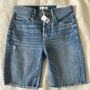 NWT LOFT Bermuda Jean short, size 4, perfect condition